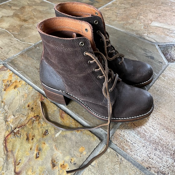 🍃💕FRYE Sabrina Waxed Suede All Leather Lace Up Bootie US 9.5 - Picture 1 of 16